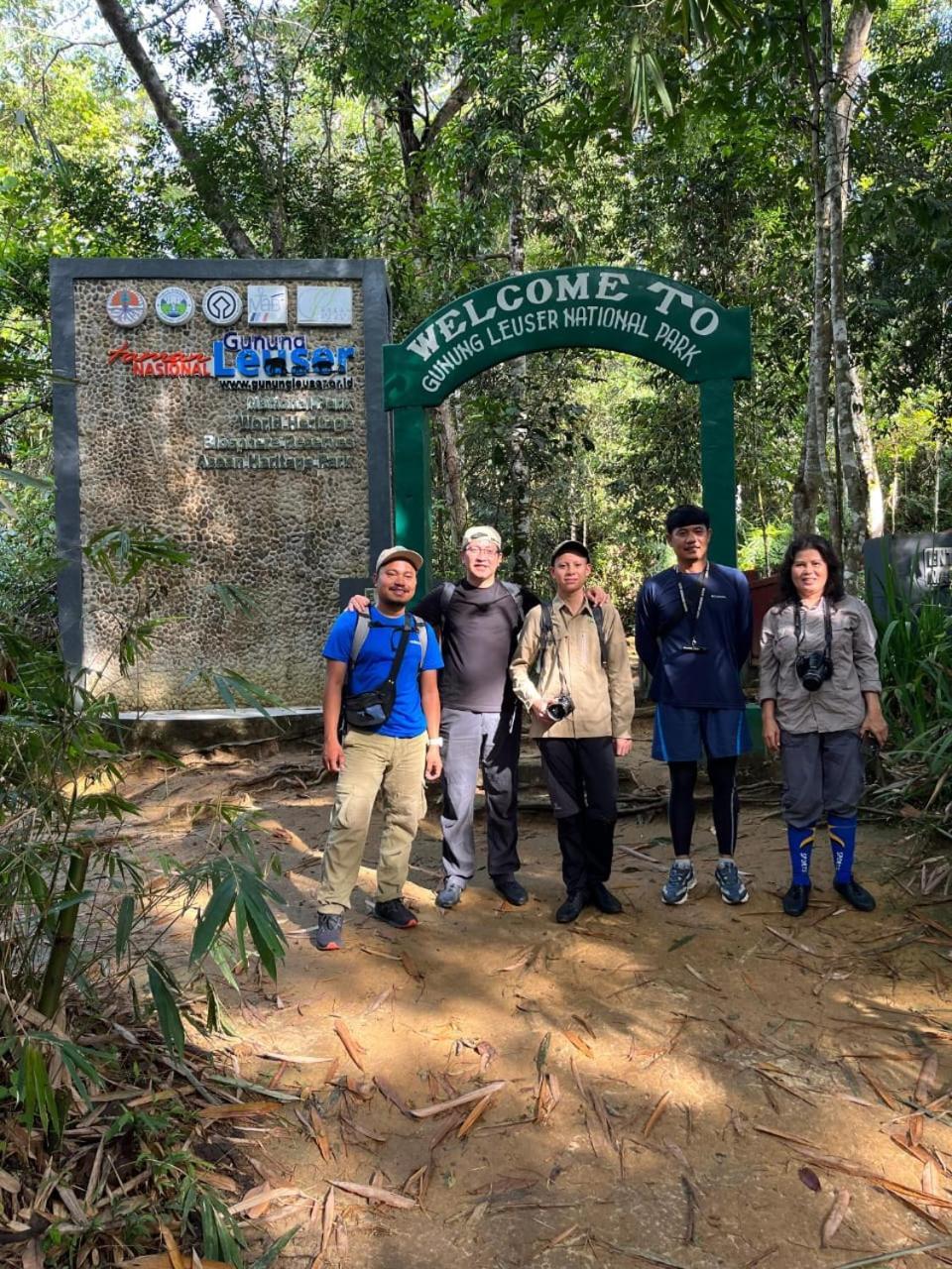 Pongo Guest House & Jungle Trekking Букит Лаванг Екстериор снимка