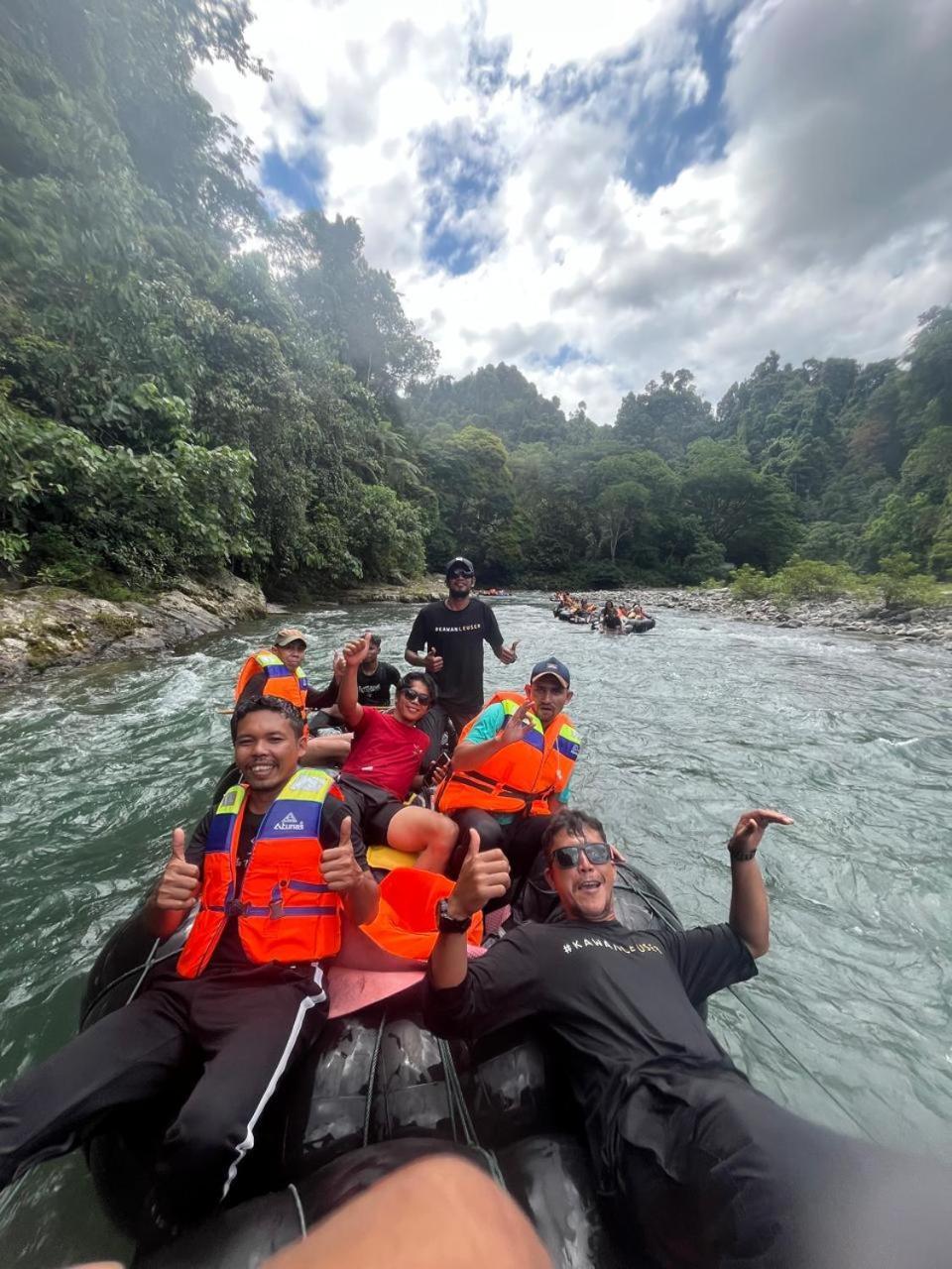 Pongo Guest House & Jungle Trekking Букит Лаванг Екстериор снимка